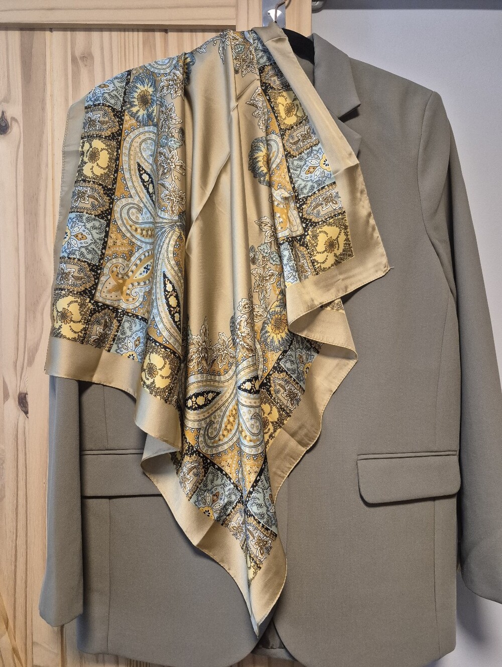 Silk-Feel Rui Paisley Gold-Accent Scarf
